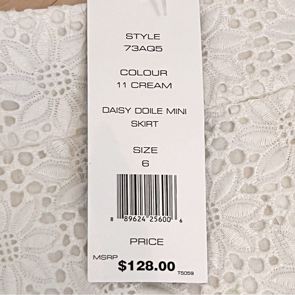 NWT French Connection Cream Floral Lace Skirt - Picture 7 of 8